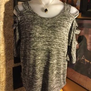 EUC Lynn Ryan 1X cut out sleeve gray sweat…